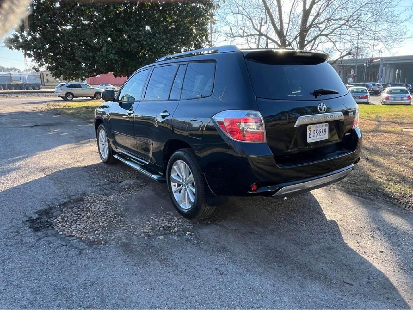 2010 Black /Gray Toyota Highlander Hybrid Limited Hybrid (JTEJW3EH1A2) with an V6 Hybrid engine, CVT transmission, located at 5700 Curlew Drive, Norfolk, VA, 23502, (757) 455-6330, 36.841885, -76.209412 - Photo#5